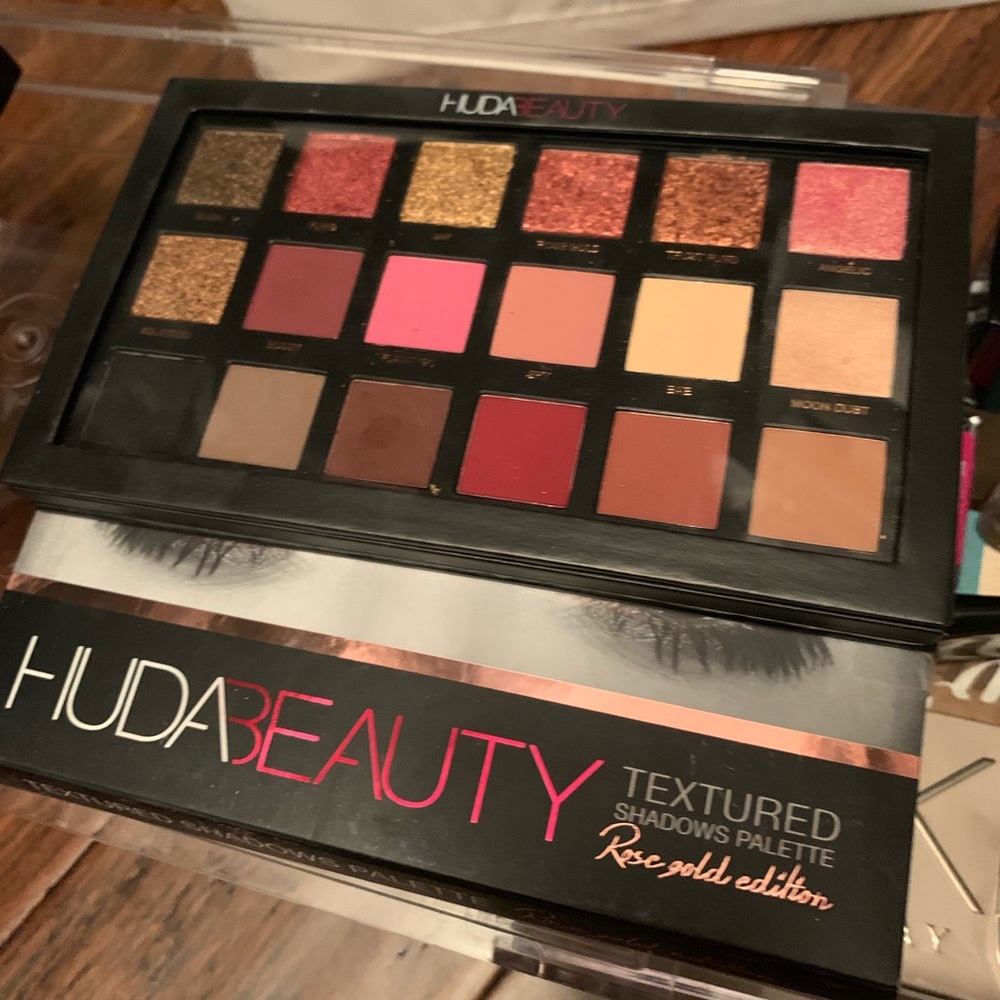 Huda Beauty Rose Gold Eyeshadow Palette